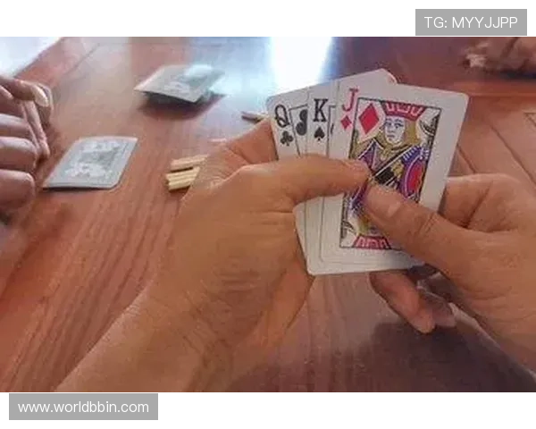 全新真人竞技炸金花游戏玩法介绍，提升你的牌技水平，赢取丰厚奖励